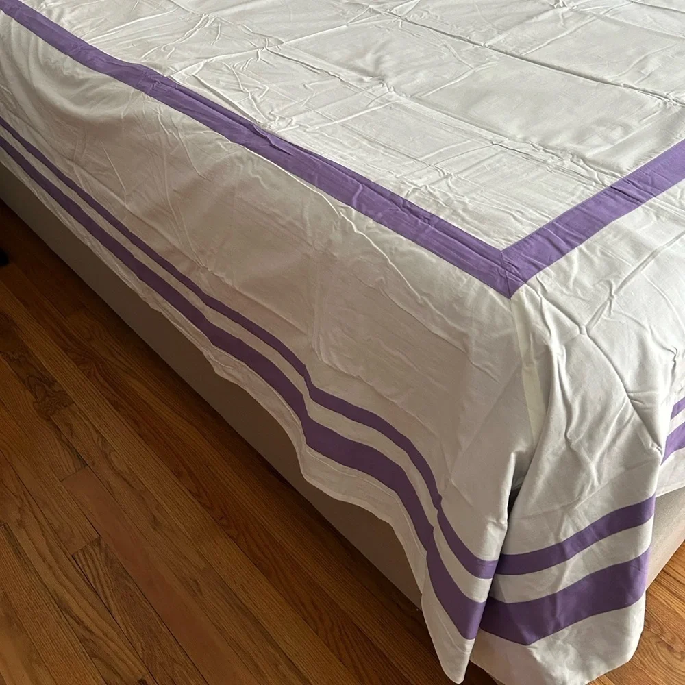 Pottery Barn Teen Suite Organic Cotton Duvet Cover in Purple and White - King